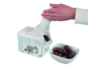 Leifheit Odpeckovávač švestek s nádobkou praktický design